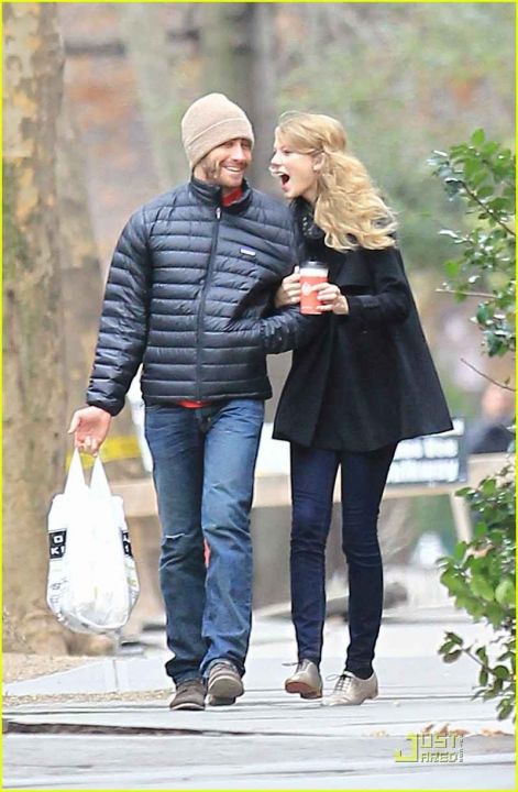 jake-gyllenhaal-taylor-swift-thanksgiving-02.jpg